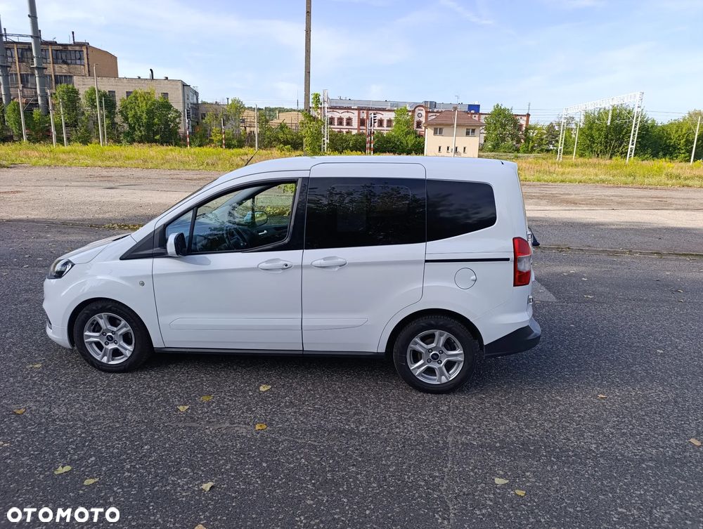 Ford Transit Courier - 10