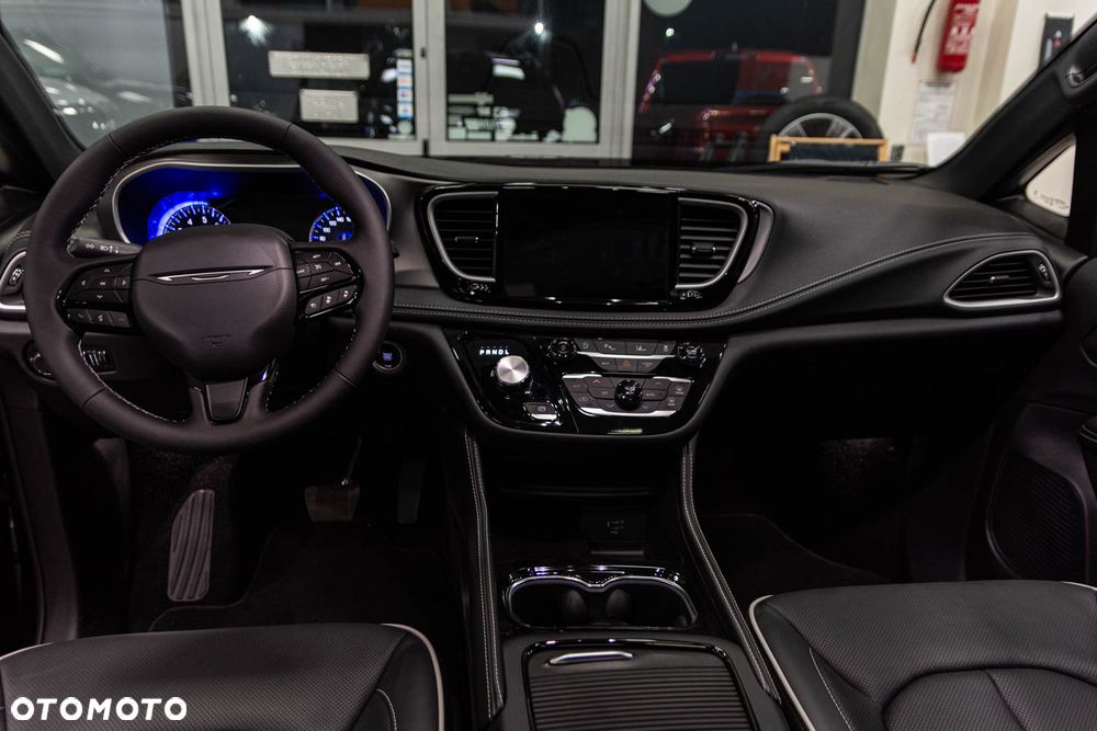 Chrysler Pacifica - 14