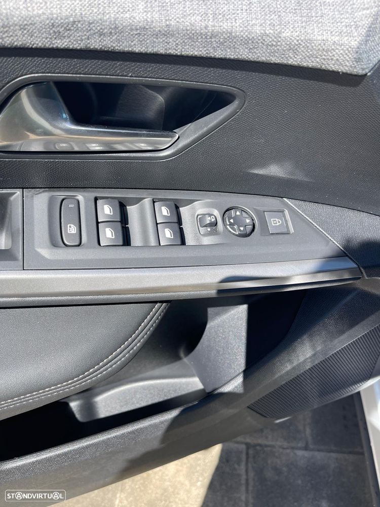 Peugeot 5008 Hybrid 145 e-DSC6 Allure - 25