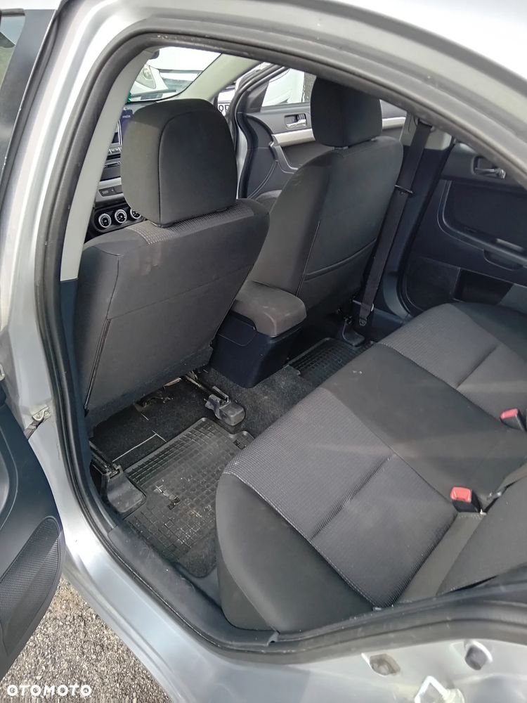 Mitsubishi Lancer - 10