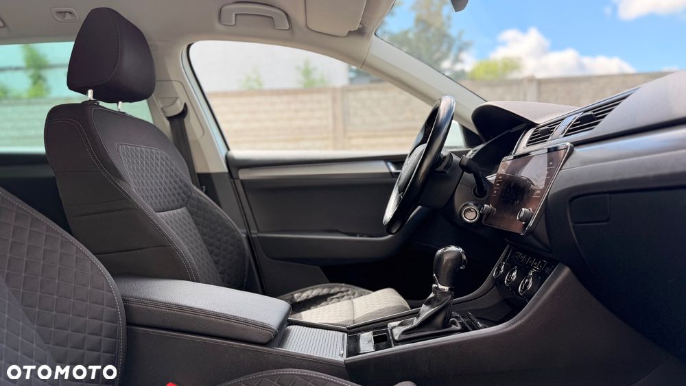Skoda Superb 2.0 TDI DSG Premium Edition - 28