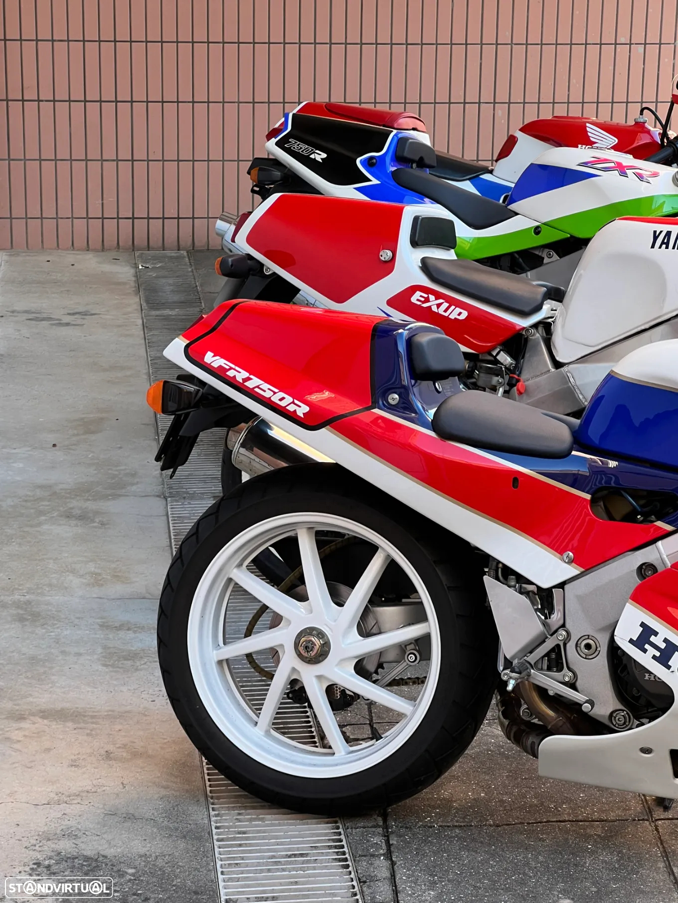 Honda VFR VFR750 RC30 - 15
