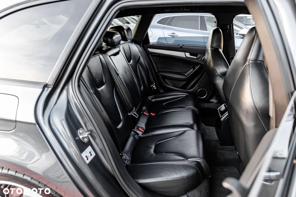 Audi A4 Avant 2.0 TDI DPF clean diesel S line Sportpaket - 22