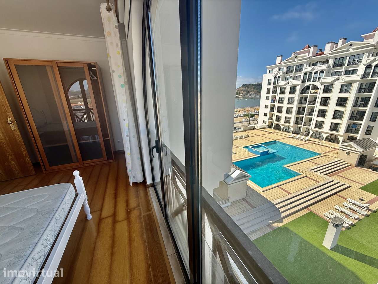 Apartamento T2 com varanda e garagem - vista praia, São Martinho Porto - Grande imagem: 4/18