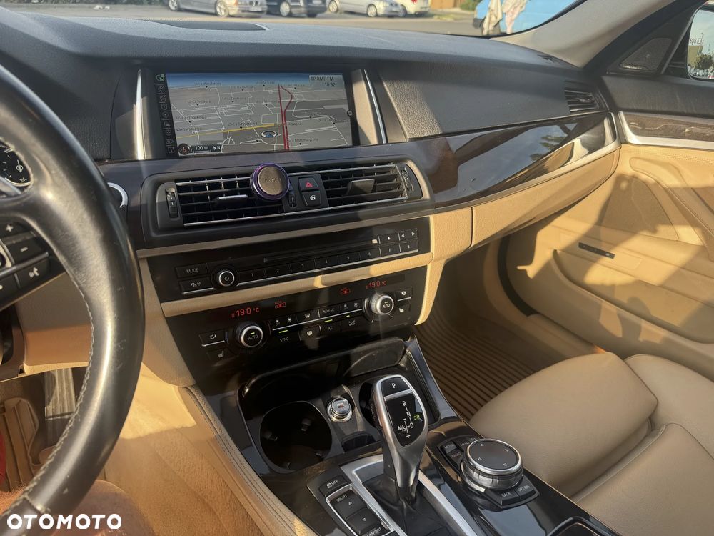 BMW Seria 5 525d xDrive Luxury Line - 7