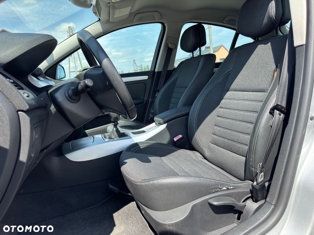 Renault Laguna dCi 110 FAP Expression - 14