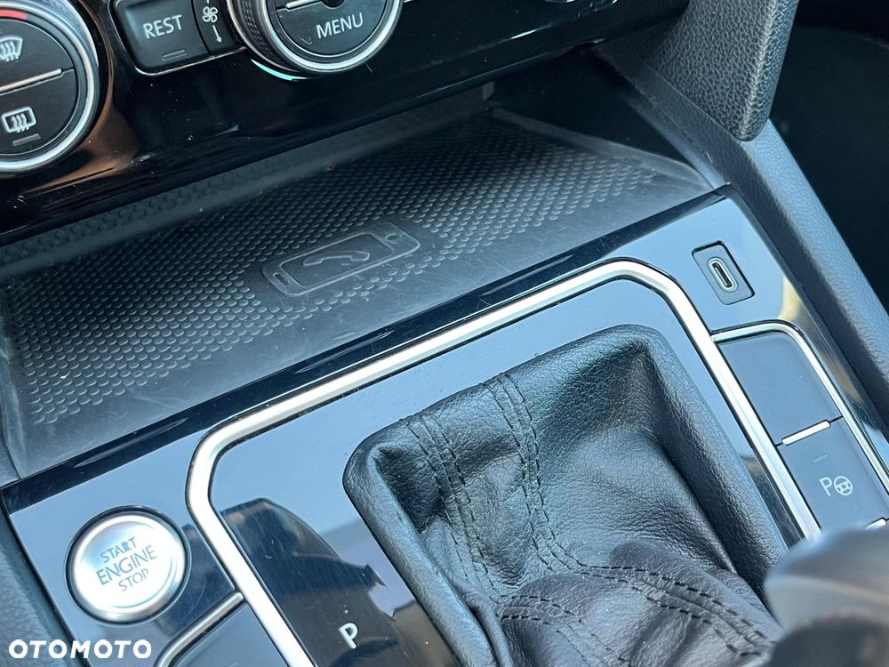 Volkswagen Passat 2.0 TSI Elegance DSG - 30