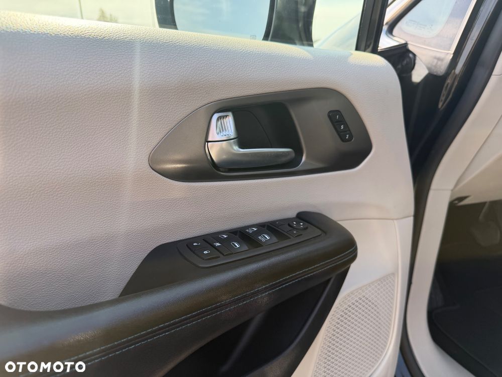 Chrysler Pacifica - 24