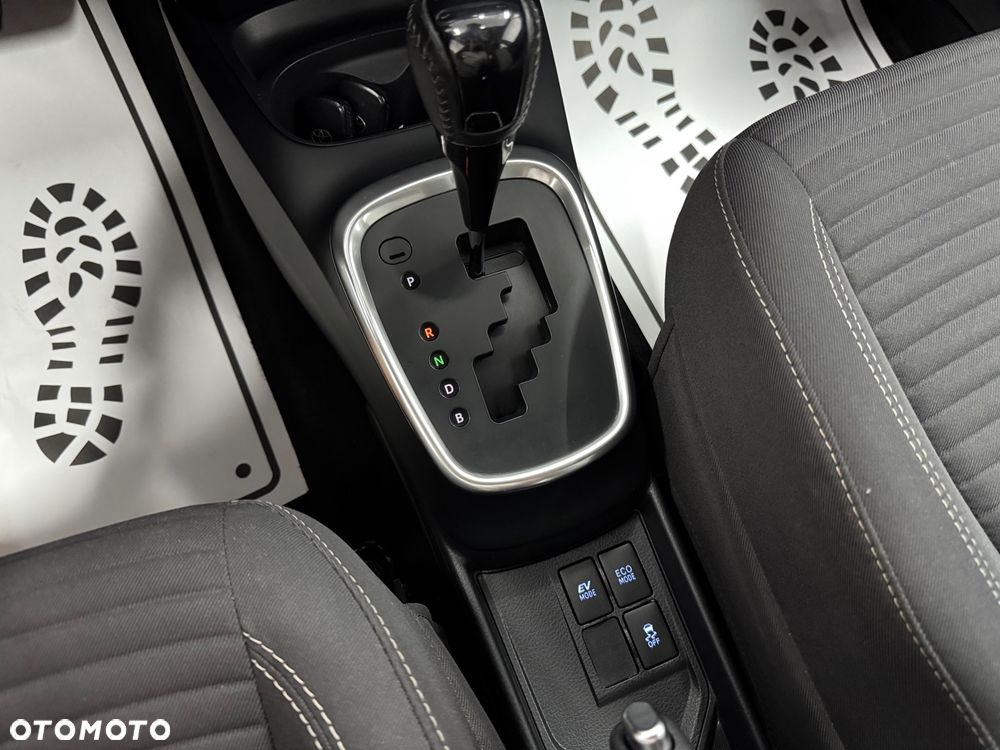 Toyota Yaris Hybrid 100 Business Edition - 18