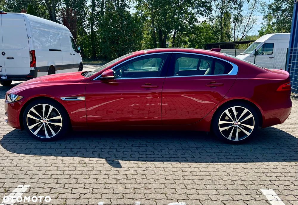 Jaguar XE 2.0 P250 R-Dynamic HSE - 5