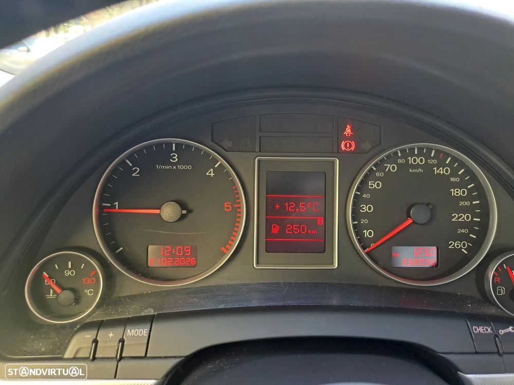 Audi A4 Avant 2.0 TDi Advance - 14