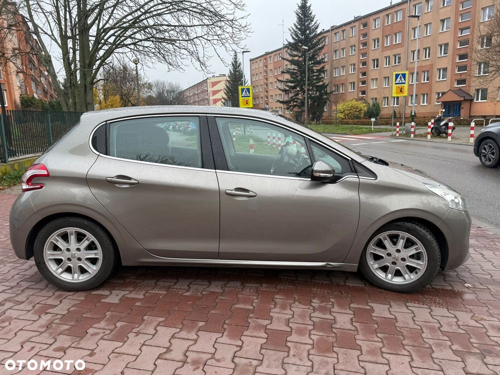 Peugeot 208 - 11