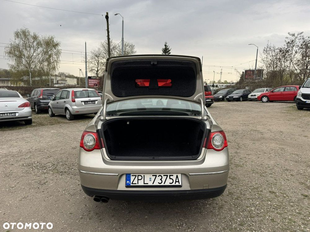 Volkswagen Passat 2.0 FSI Automatik Comfortline - 34