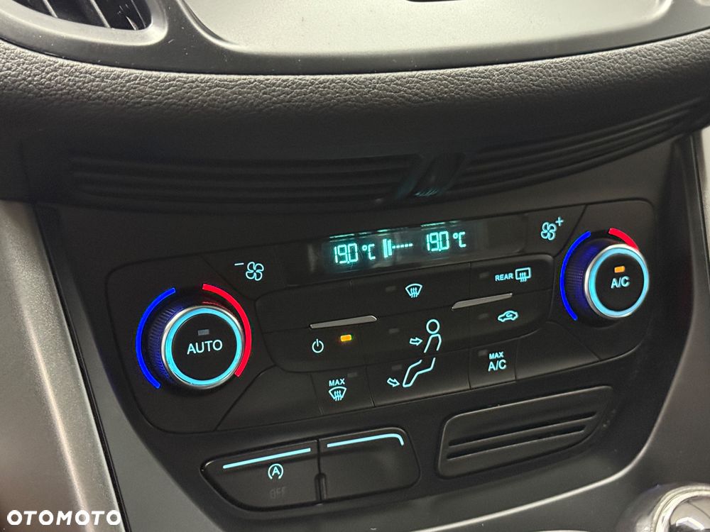 Ford Kuga 1.5 EcoBoost 2x4 Titanium - 24