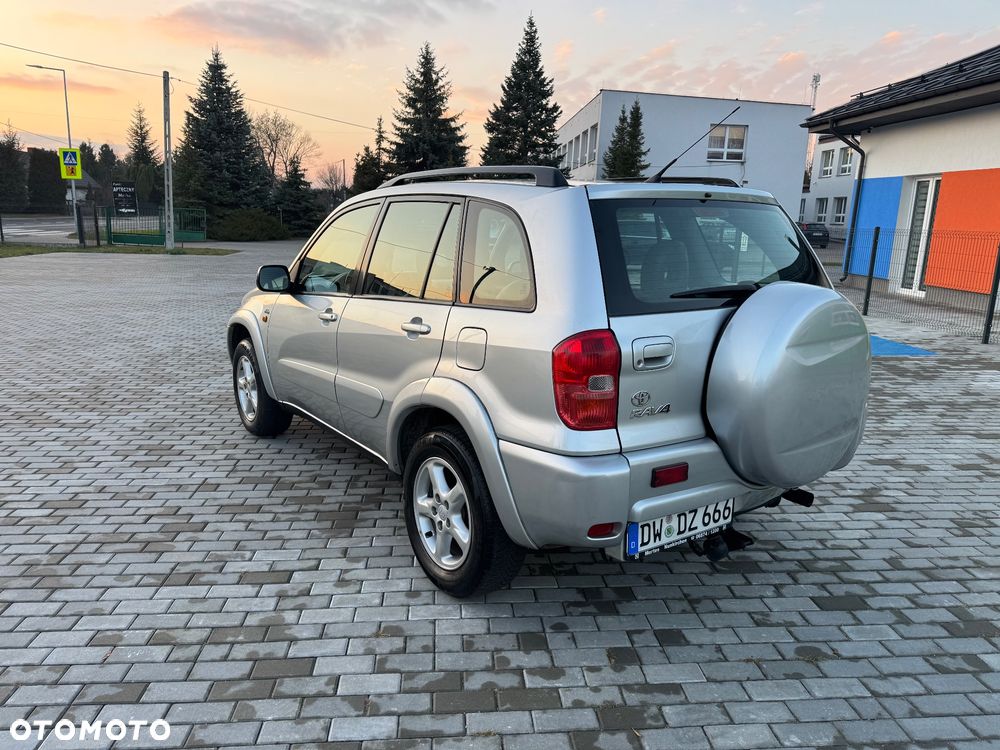 Toyota RAV4 D-4D 4x4 - 5