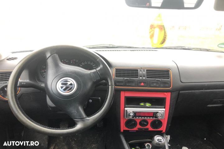 Plansa bord Volkswagen VW Bora 1  [din 1998 pana  2005] seria Sedan 1.6 MT (100 hp) - 4