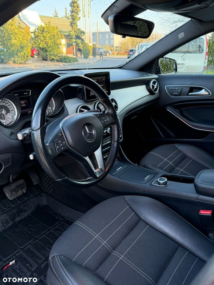 Mercedes-Benz GLA 220 CDI 4Matic 7G-DCT AMG Line - 12