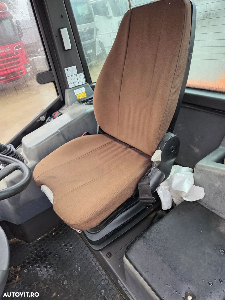 Hitachi ZW75, 2020, 1.915h, ridica 2,4t la 3,2m, CUPA 4x1 MULTIFUNTIONALA 1mc, cupa noua 1mc, furci, cupla rapida, aer conditiona, motor Deutz 75CP euro 6, Garda sol inalta 32cm, produs in Germania, STARE FOARTE BUNA, posibil leasing 4 ani-PROMOTIE 37.900eur - 9