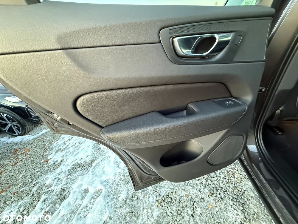 Volvo XC 60 B4 D AWD Geartronic Inscription - 32