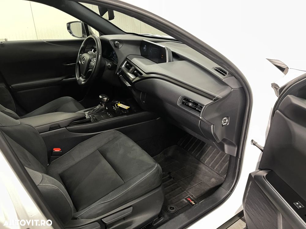 Lexus UX 250h FWD Business - 9