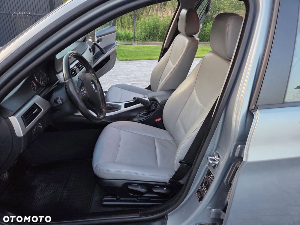 BMW Seria 3 318d DPF - 29