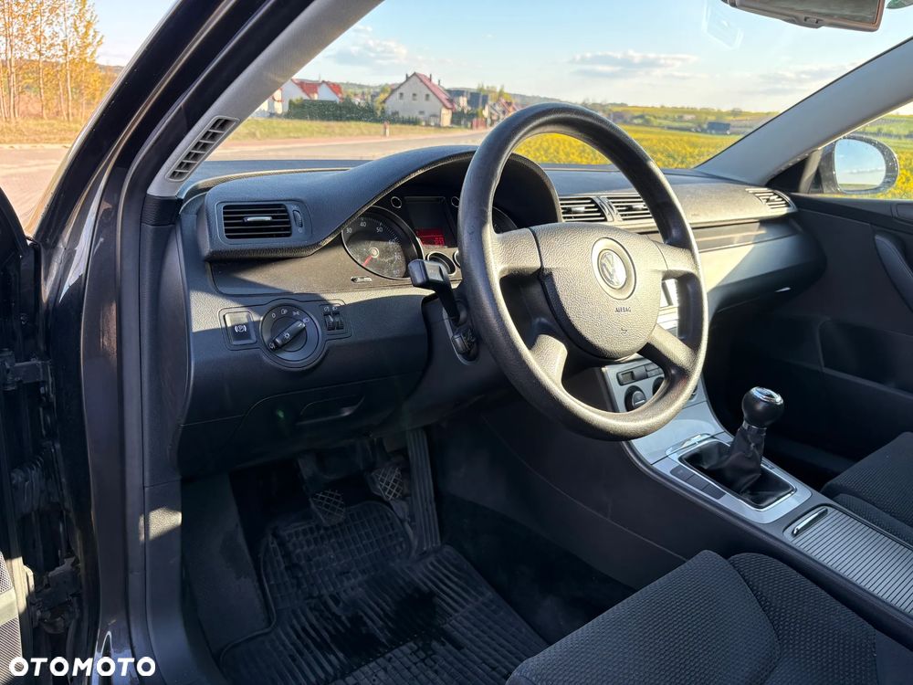 Volkswagen Passat 1.6 - 18