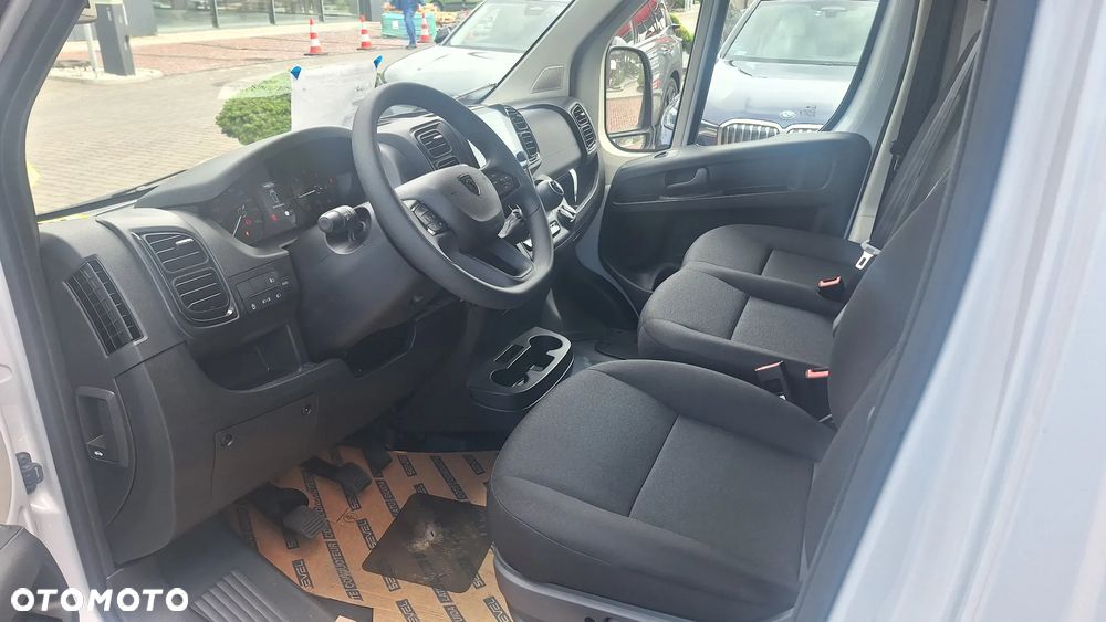 Peugeot Boxer Furgon L3H2 3.3T Diesel 2.2 140 KM Manual - 9