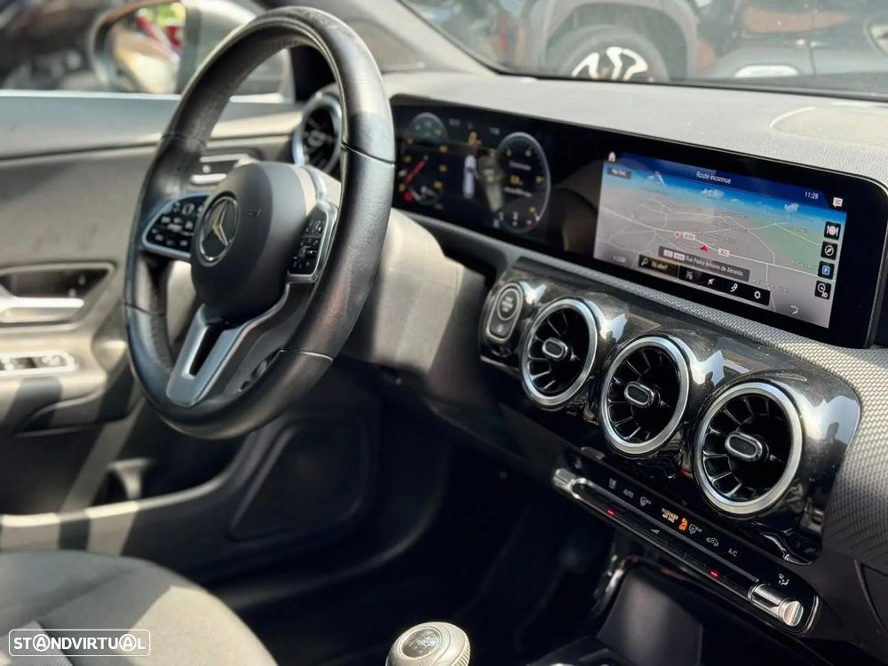 Mercedes-Benz CLA 180 d Shooting Brake Business Solutions - 21