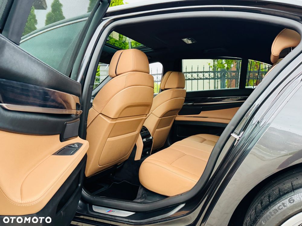 BMW Seria 7 740i - 7