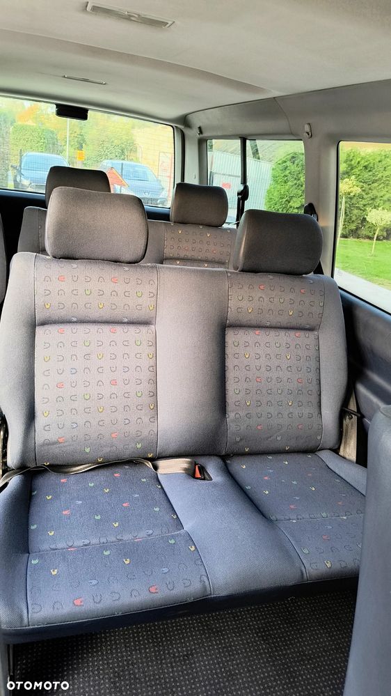 Volkswagen Caravelle - 12