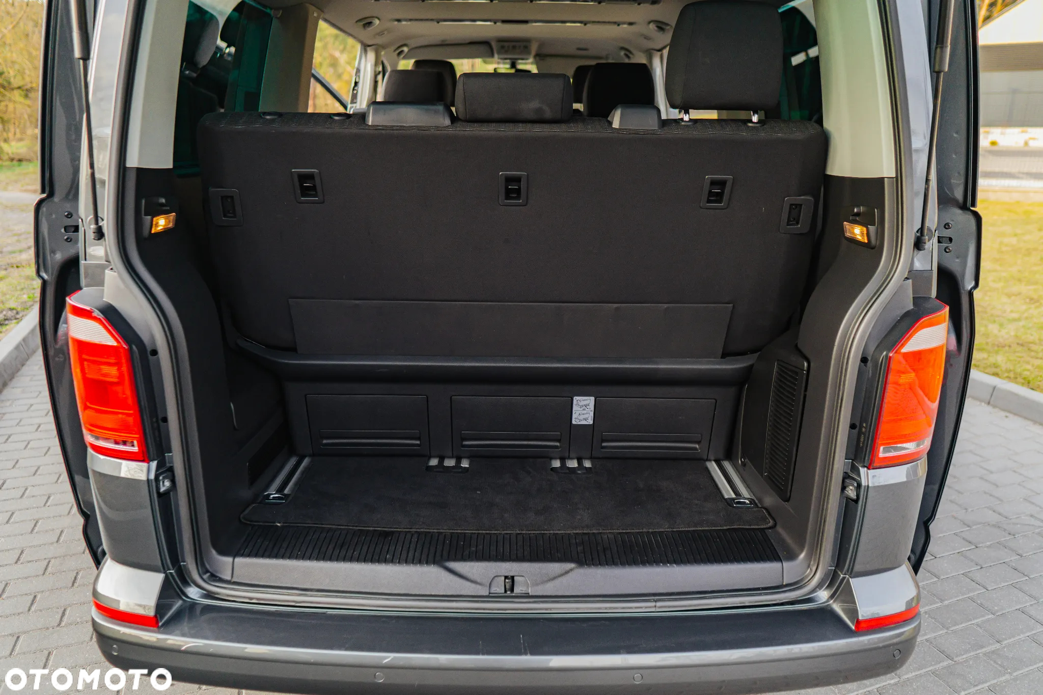 Volkswagen Multivan - 22