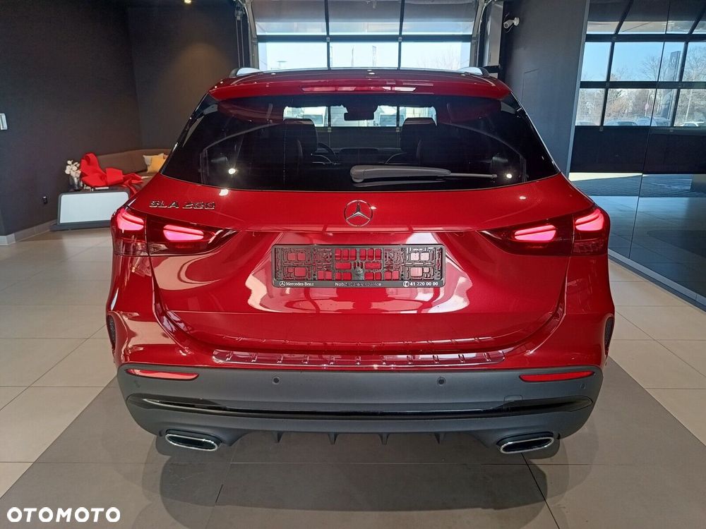 Mercedes-Benz GLA - 7