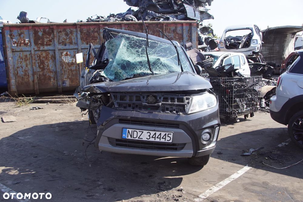 Auto na części - Suzuki Vitara II 1.6 16V 120 KM M16A 20008-54P34 ZCE 2017R Silnik Skrzynia Drzwi Szyba Błotnik Zderzak Lampa Klapa Lusterko Klamka Deska Kokpit Sterownik Moduł Czujnik Licznik Lewarek Kierownica - 2