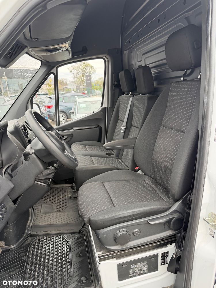 Mercedes-Benz Sprinter L4H2 - 11
