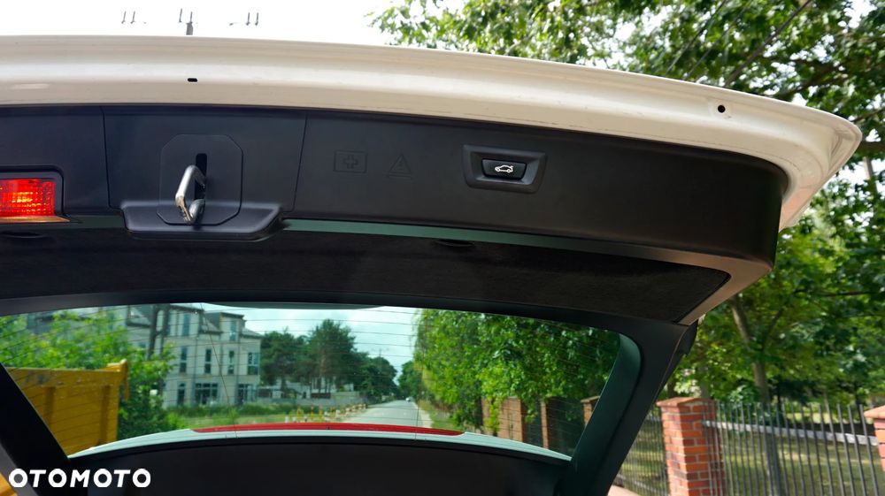 BMW Seria 5 525d xDrive Touring - 22