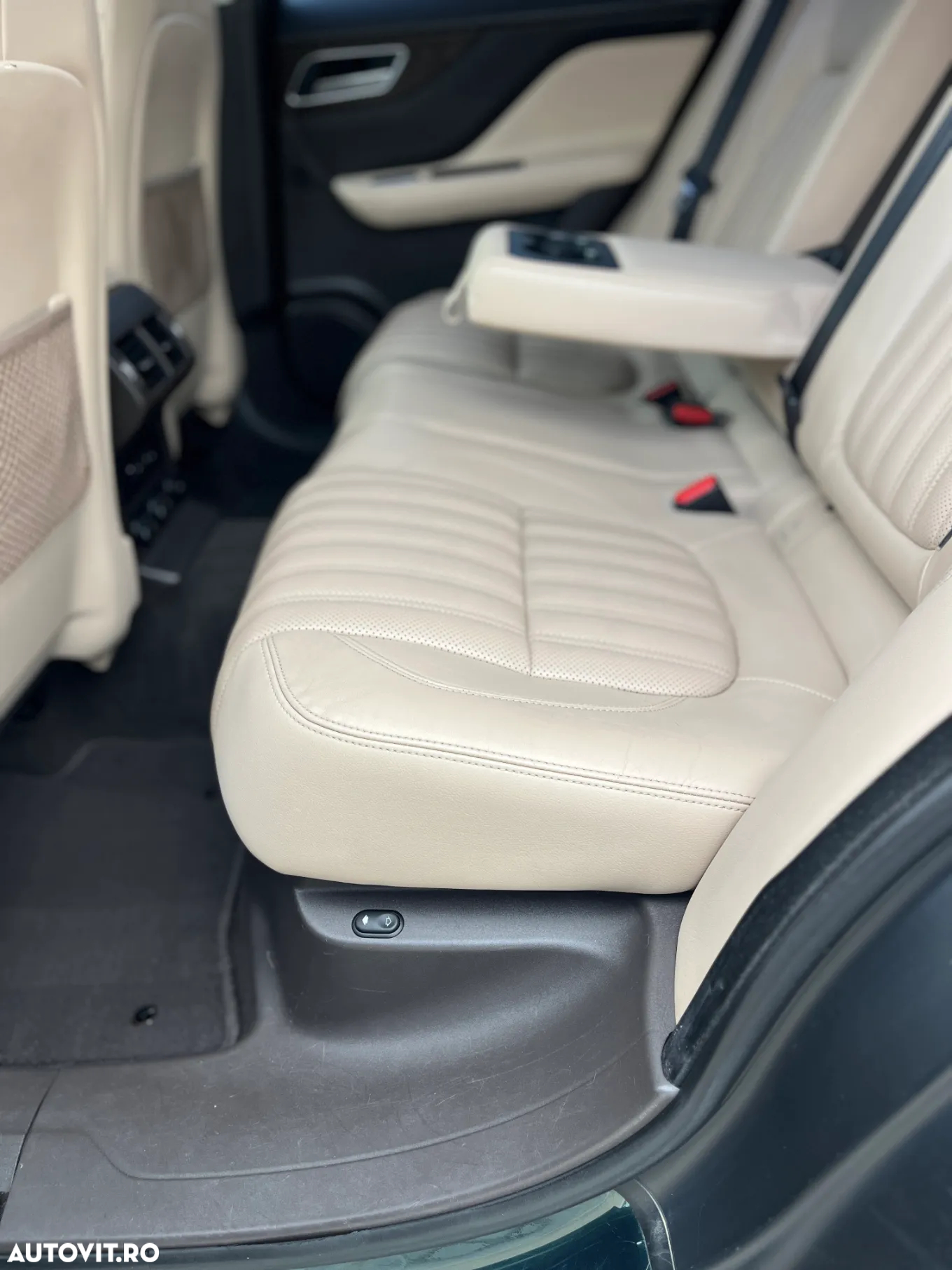 Jaguar F-Pace 20d AWD Portfolio - 7