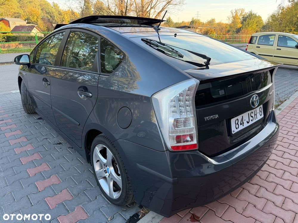 Toyota Prius (Hybrid) Executive - 6