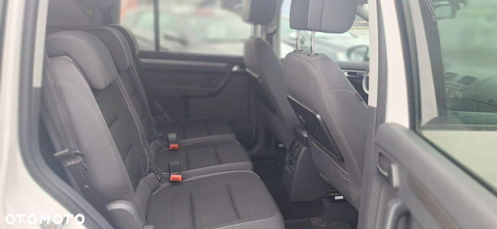 Volkswagen Touran - 13