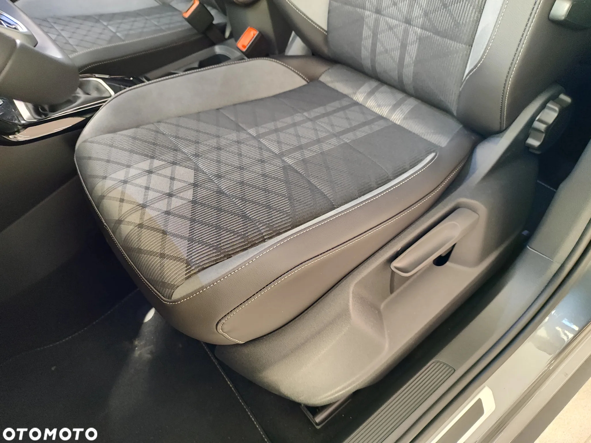 Volkswagen T-Roc 1.5 TSI R-Line Plus DSG - 19