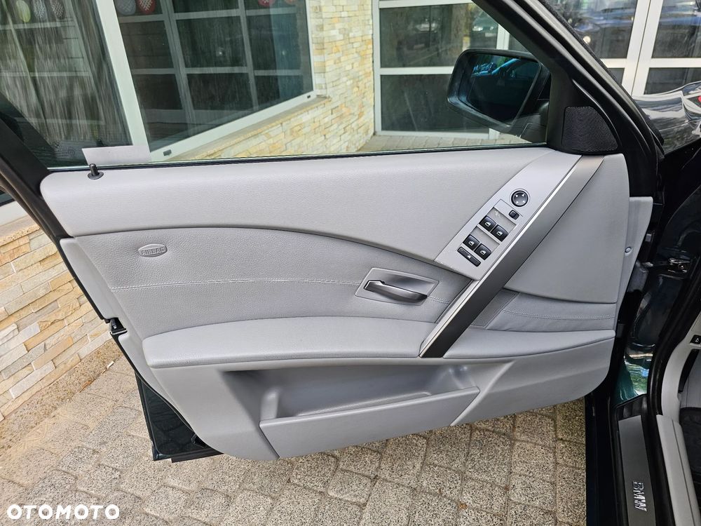 BMW Seria 5 530i - 27