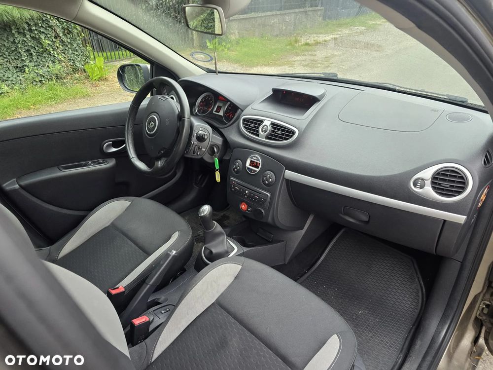 Renault Clio 1.2 16V 75 Expression - 5