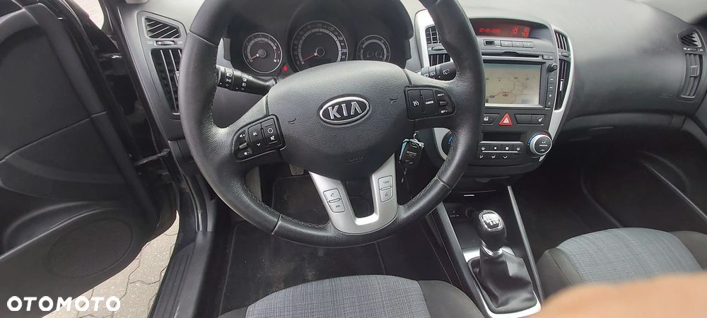 Kia Ceed 1.6 CVVT Dream-Team Edition - 10