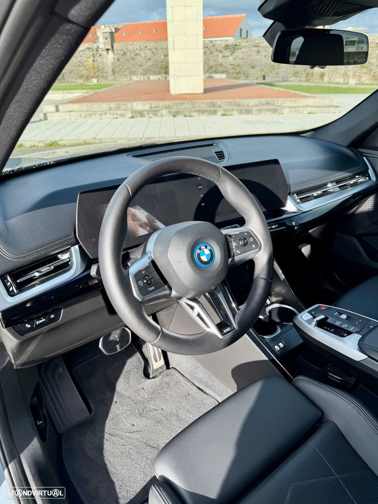 BMW iX1 - 12