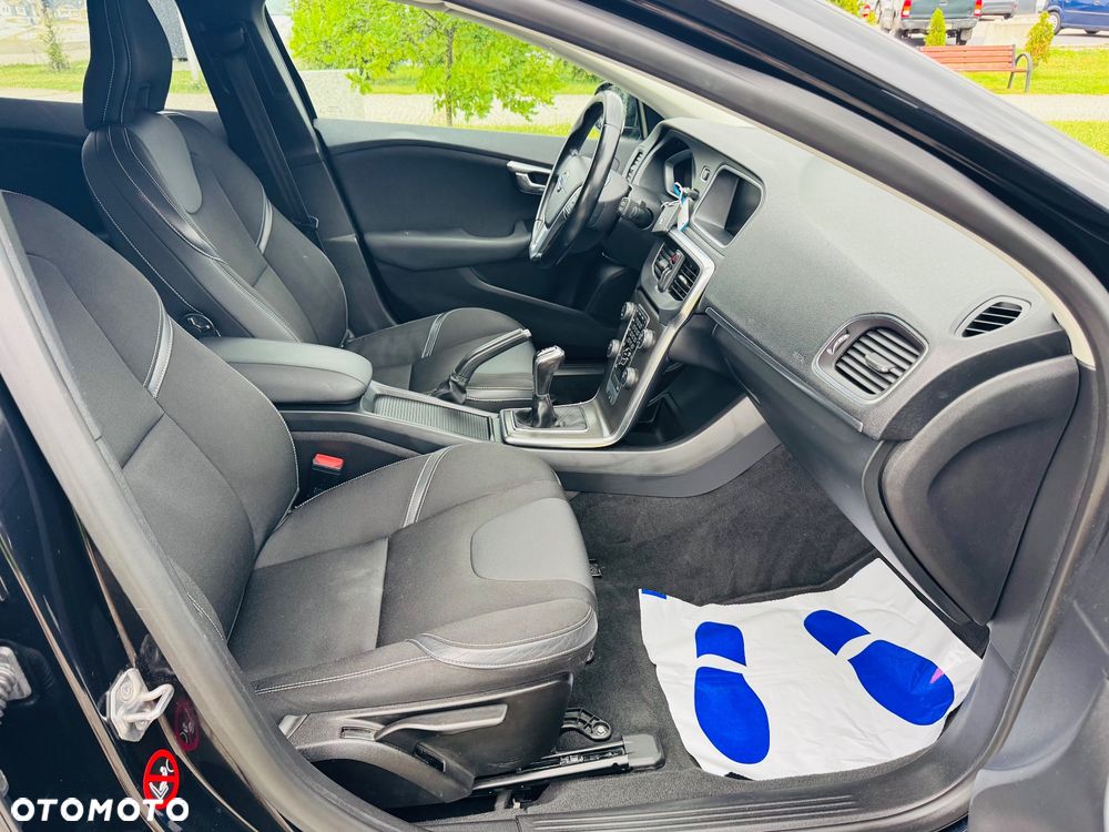 Volvo V40 D4 Momentum - 24