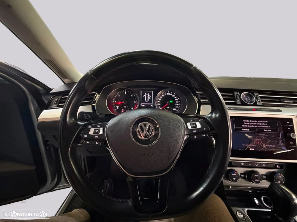 VW Passat 1.6 TDI Business DSG - 24
