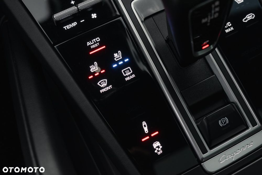 Porsche Cayenne - 25