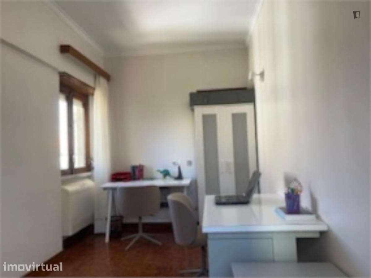 Quarto - localizado em Benfica Lisbon - Grande imagem: 5/22