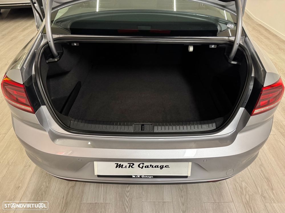 VW Passat 2.0 TDI Business DSG - 18