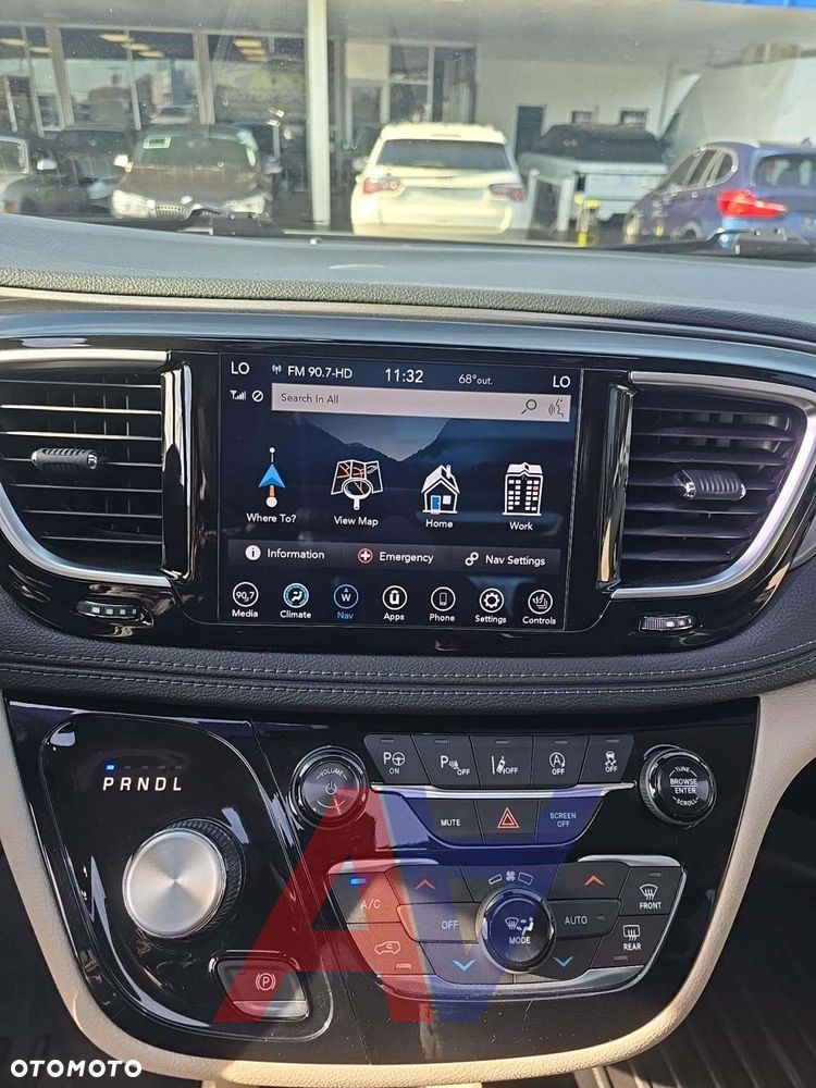 Chrysler Pacifica - 11