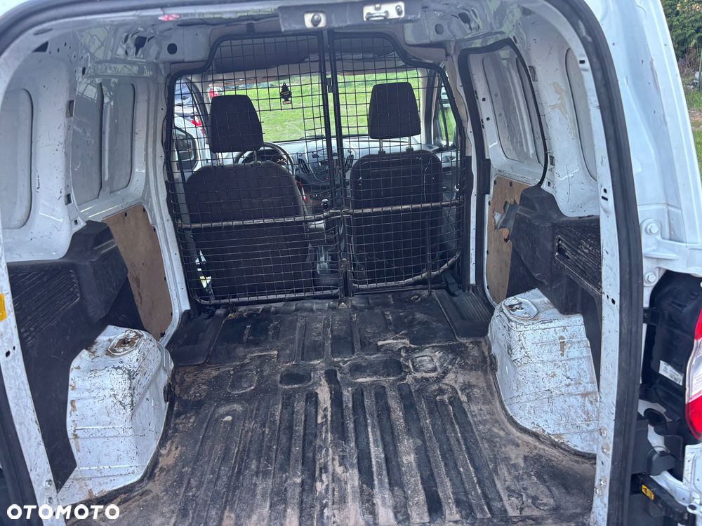Ford Transit Courier - 14